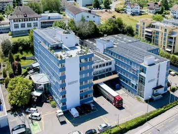 Gewerbehaus mit PV-Anlage